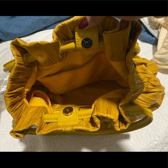 Leather pleated bag, Beckon yellow - Picture 3 of 6